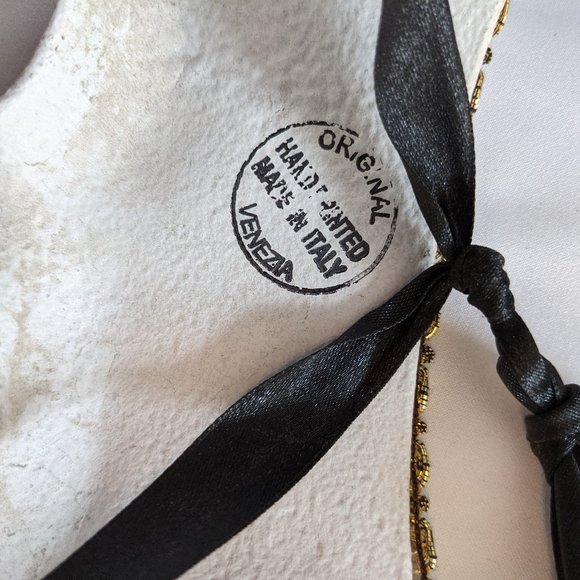 Hand painted Carnival Mask - Picture 4 of 4